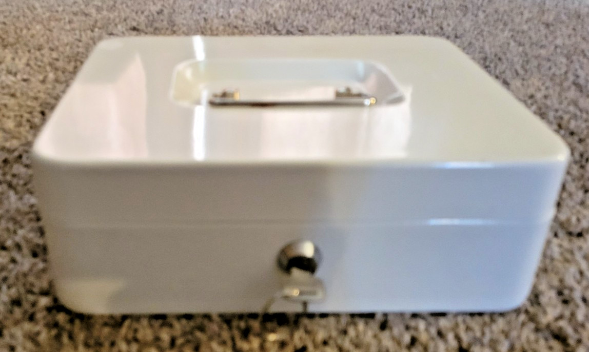 White 10" x 8" x 3 1/2" Lock Box With Key