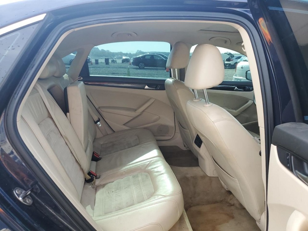 PASSAT 2015 Glove Box 4890396