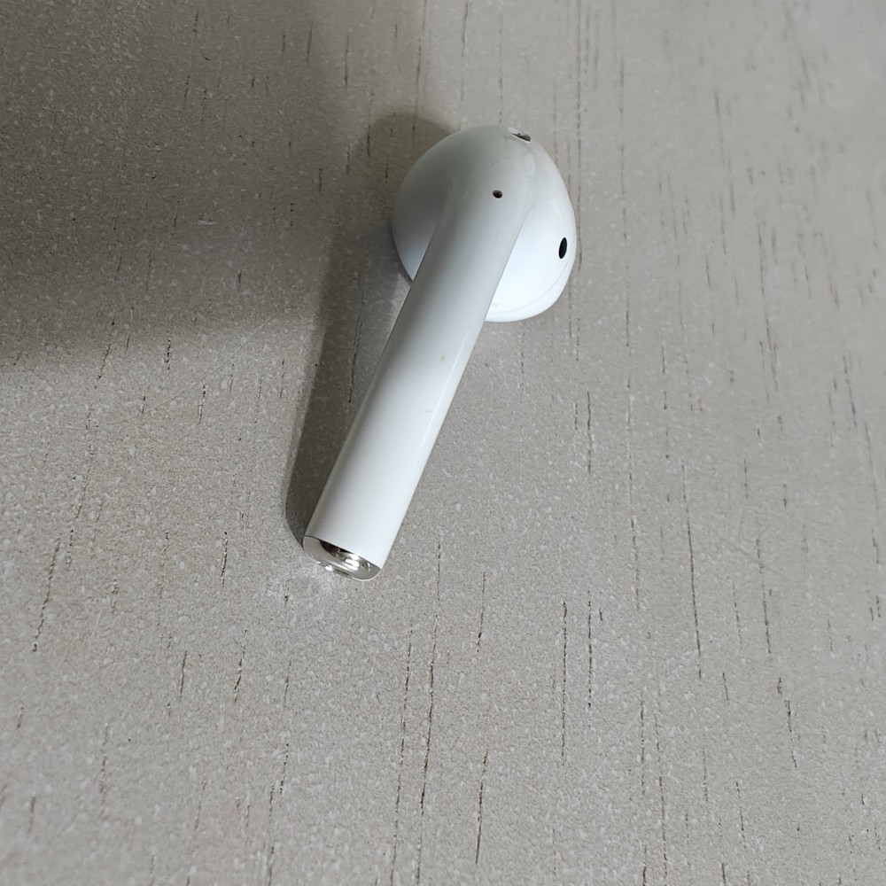 Apple AirPods A2032 2nd Generation Replacement Earbud Right Ear Only