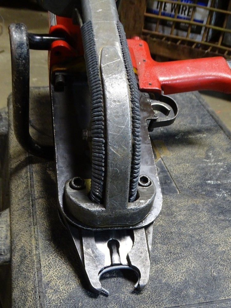 King-Hughes Pneumatic Hog Ring Tool with Case , C-1511