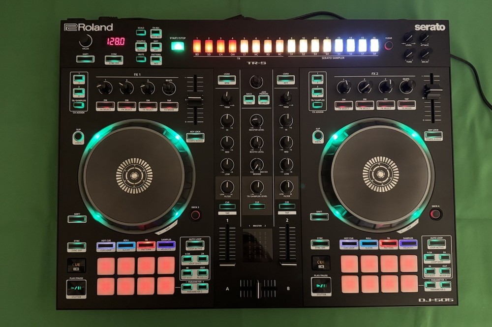 Roland DJ-505 Serato DJ Controller