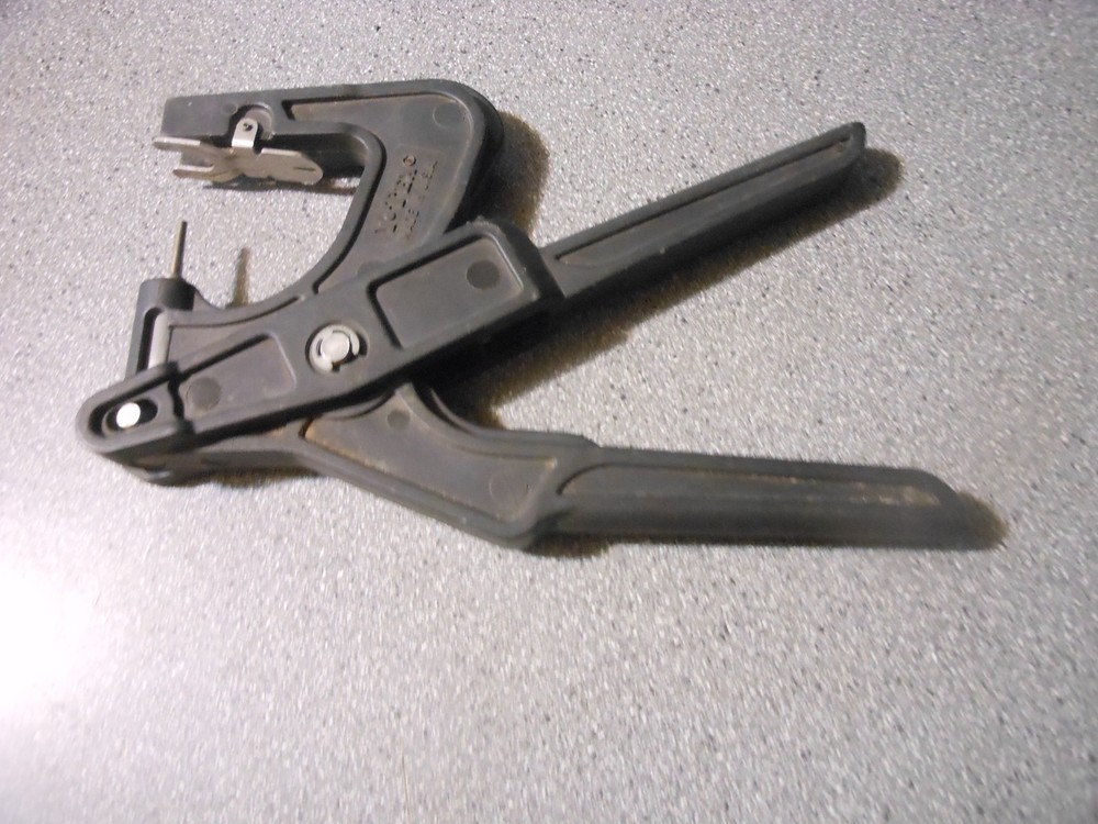 Y-Tex Ear Tagger Visual Cattle Cow Identification Reo