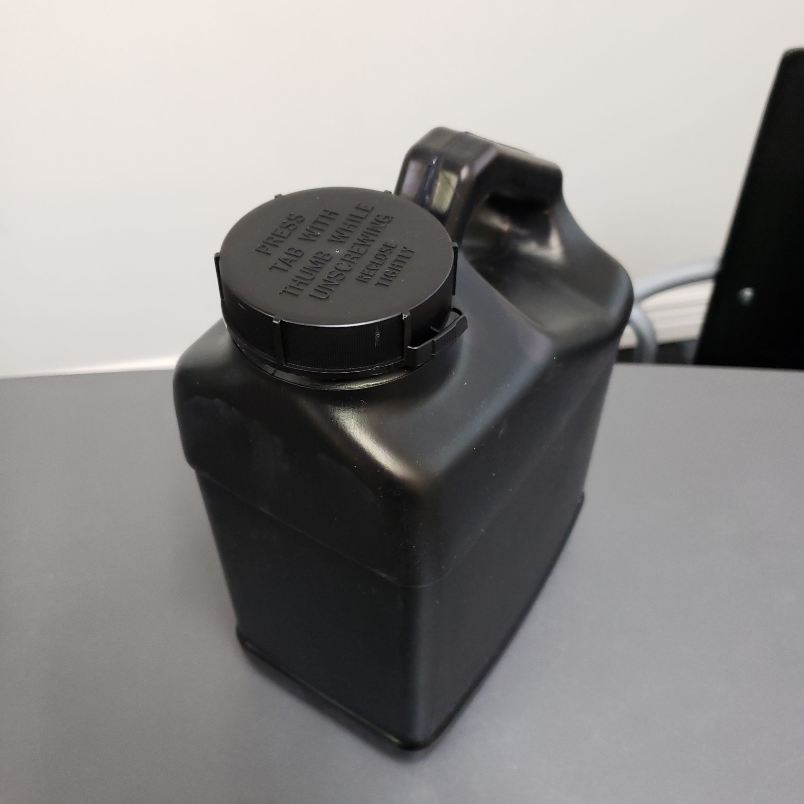 1 Gallon (128oz) F-Style Black Bottle HDPE Jug WITH LID, Fluorinated, 63mm