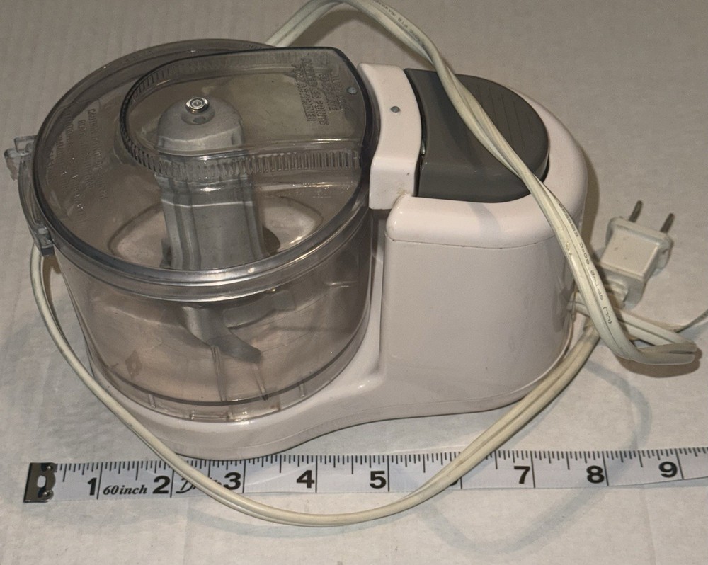 Black & Decker Handy Chopper Plus Model HC3000 Type 1 White