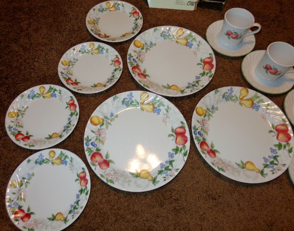 15 PC CORELLE CHUTNEY DINNERWARE SET CUPS DINNER BREAD PLATES FRUIT SWIRL IN BOX