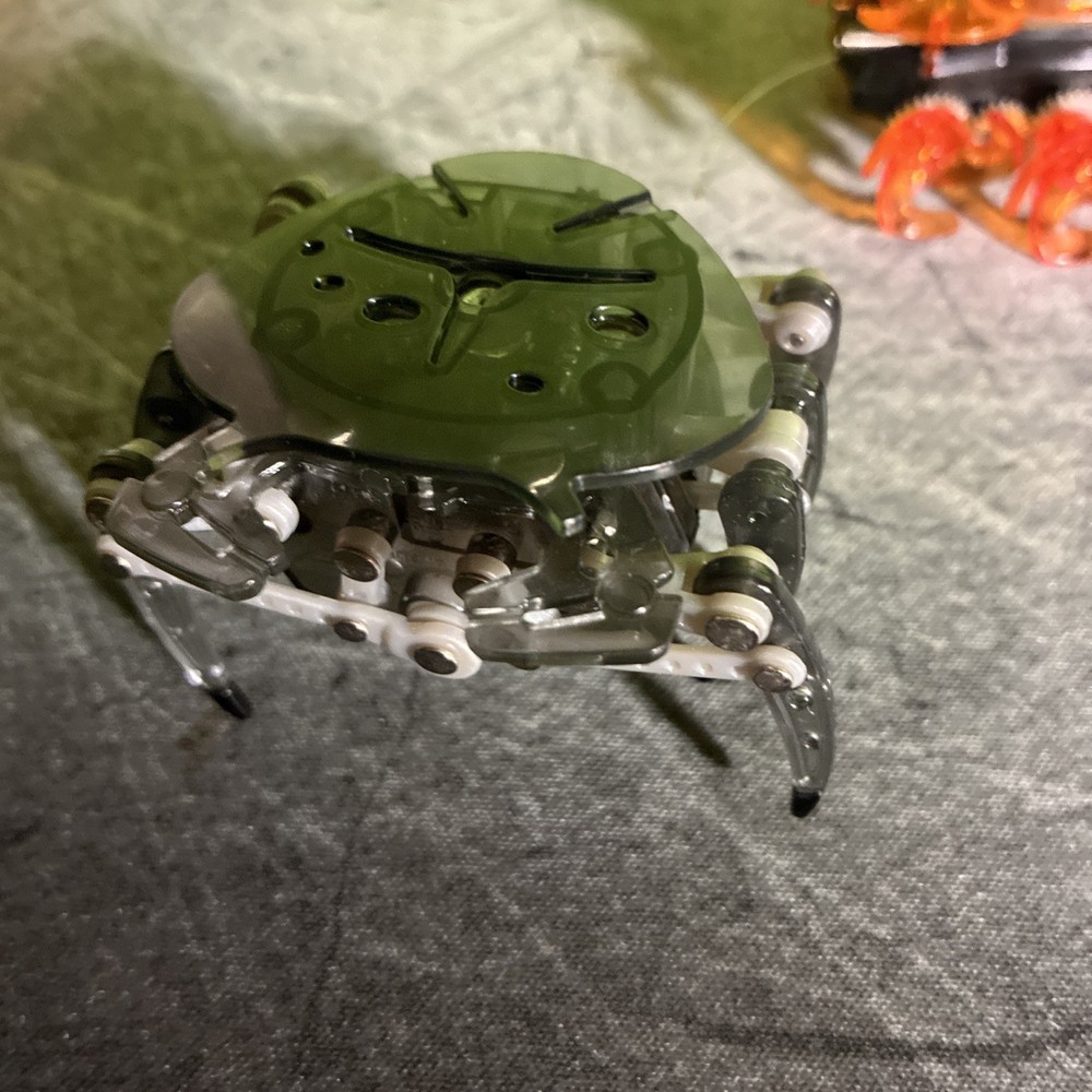 MASSIVE HEXBUG LOT, 15 Different Bots Included Track, Two Warrior Bots Remotes