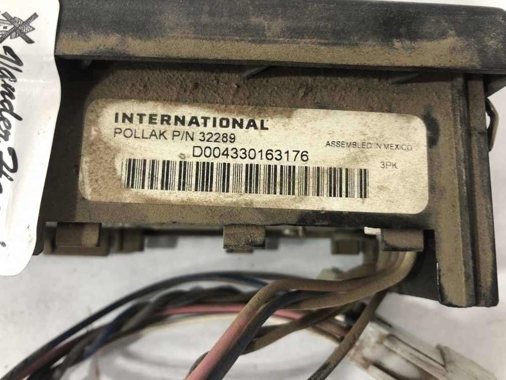 International 8600 SWITCH Dash Panel - Used