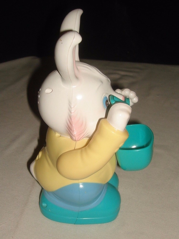 1995 MUSICAL BUBBLE BLOWING RABBIT W/BOX & A.C. ADAPTER MINT