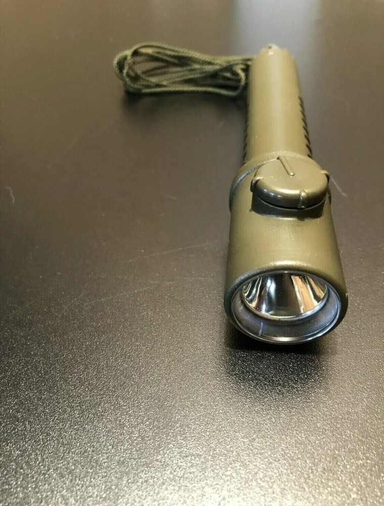 British Army personal combat map reading torch blue red light green