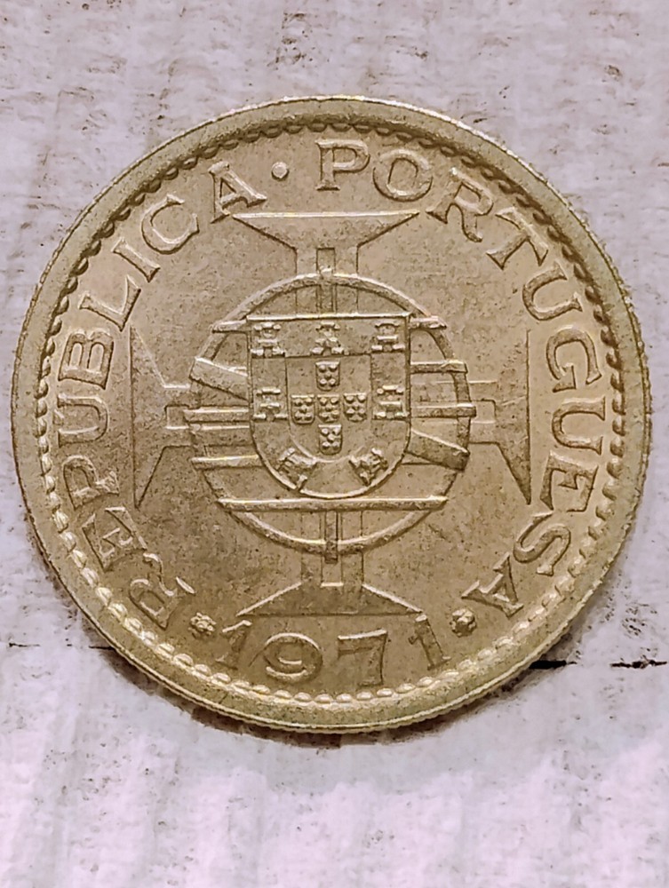 ST. THOMAS ~ 1971 ~ 2 1/2 ESCUDOS ~ CH BU