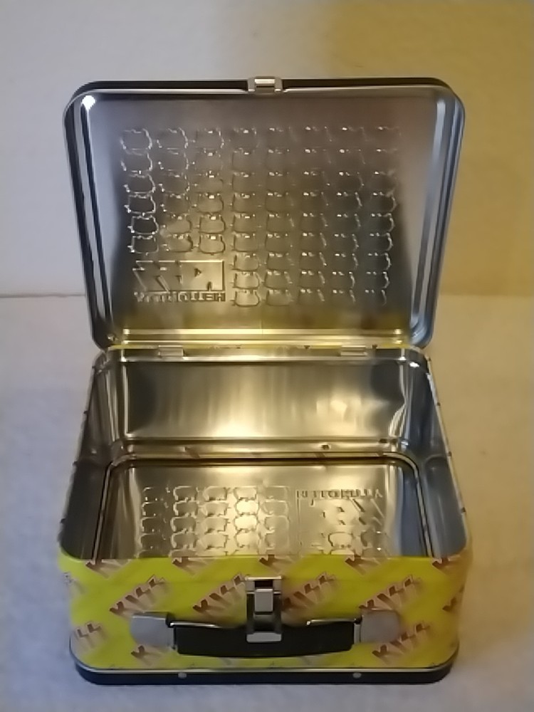 ©2012 KISS Catalog, LTD. KISS Hello Kitty lunch box