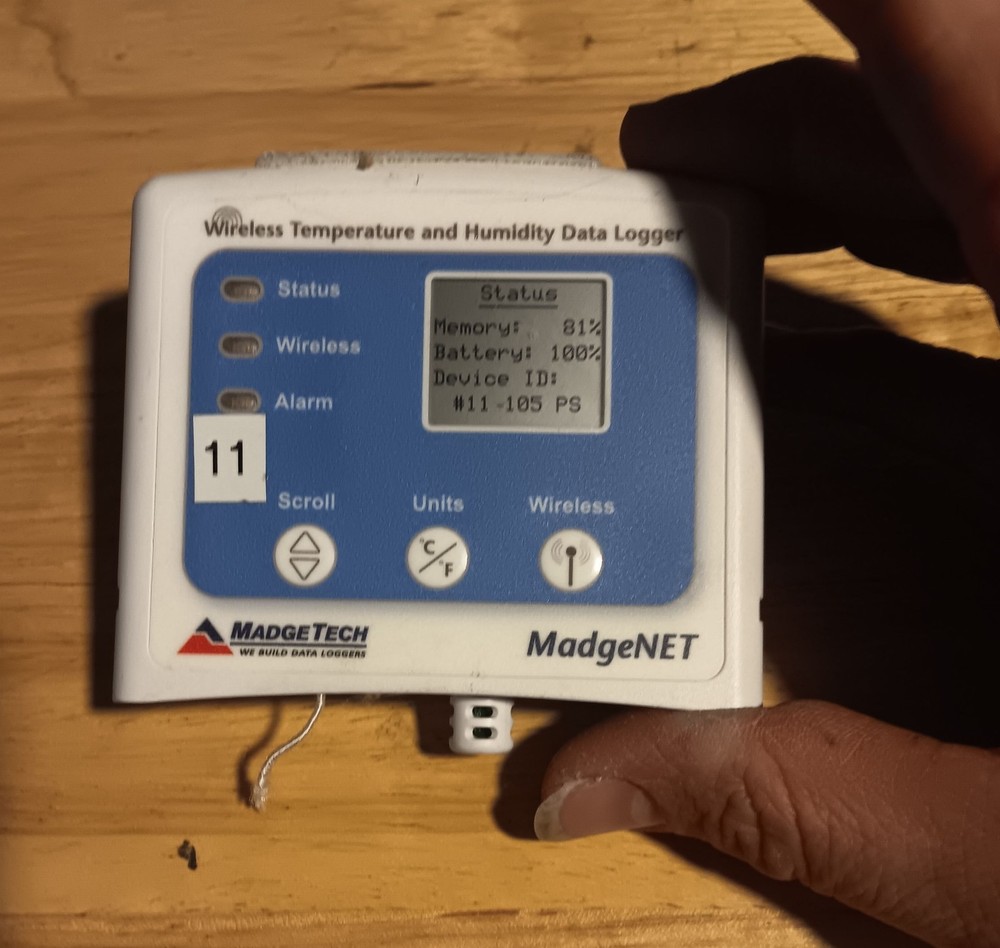 MadgeTech RFRHTemp2000A - Wireless Temperature/Humidity Data Logger, LCD screen