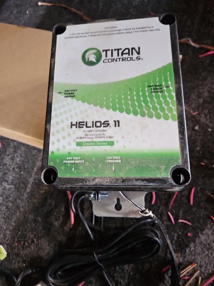 Titan Controls Helios 11 - 4 Light 240v Volt Controller w/ Relay Trigger Cord
