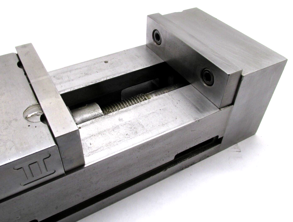 KURT 6" PULL-TYPE II CNC MACHINE VISE w/ JAWS & HANDLE - #PT600