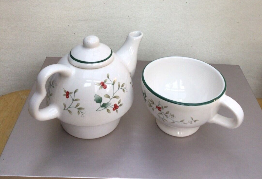 Pfaltzgraff WINTERBERRY TEA FOR ONE Stacking Teapot and Cup