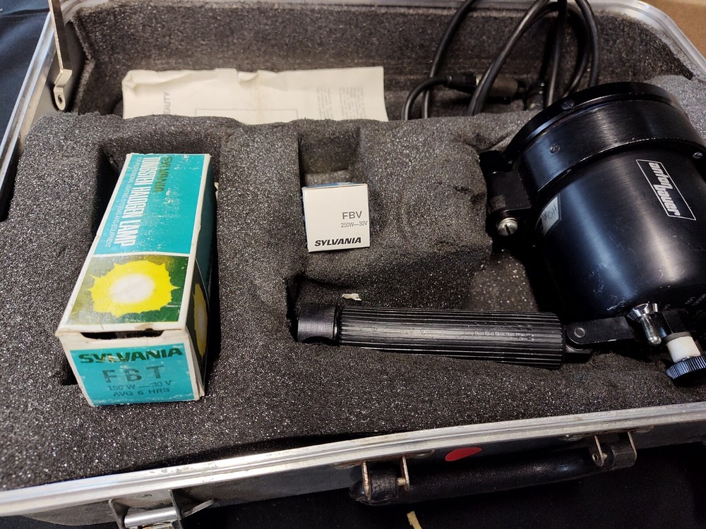 Ultralight 2 Anton Bauer Untested handheld w/case