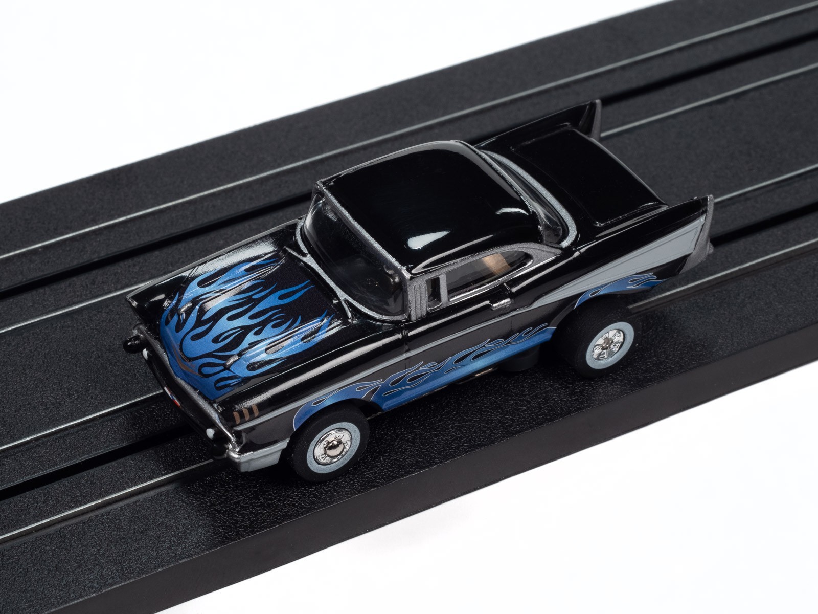 Auto World 1957 Chevy Bel Air HO Scale Slot Car SC411