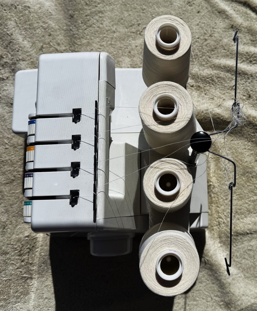 WHITE OVERLOCK SEWING MACHINE MODEL 1600