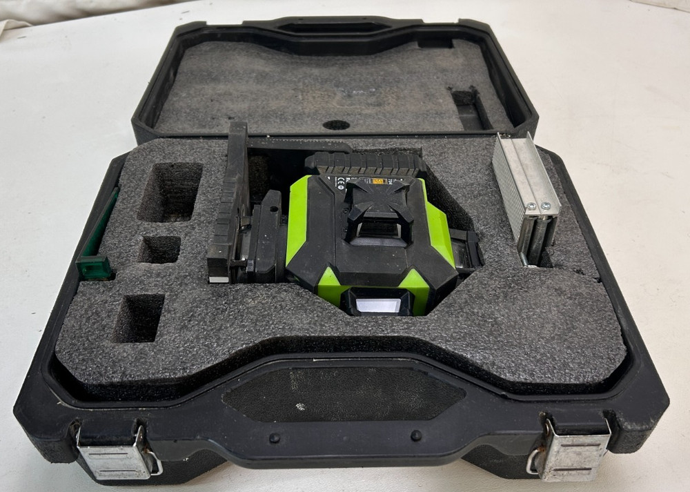 Huepar Tools Horizontal & Vertical Laser Level 704CG Kit W/Case & Accessories