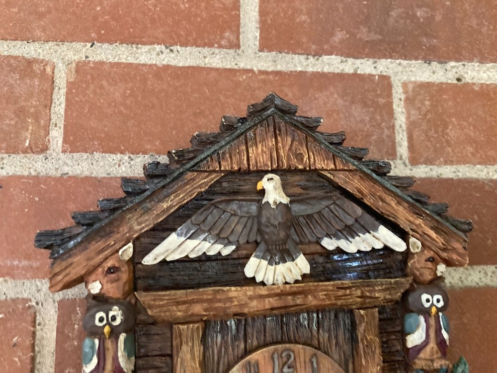 WMG 2005 Rustic FREEDOM Eagle Cuckoo quartz Chime Clock with pinecones