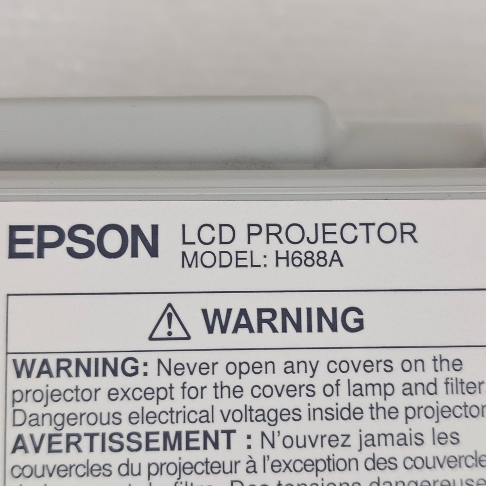 Epson LCD Projector Powwerlite 97H Model H688A - Tested
