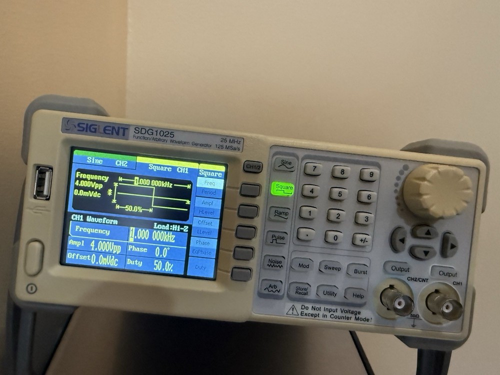 SIGLENT (SDG1025) 25MHz Function/Arbitrary Waveform Generator -125 MSA/S
