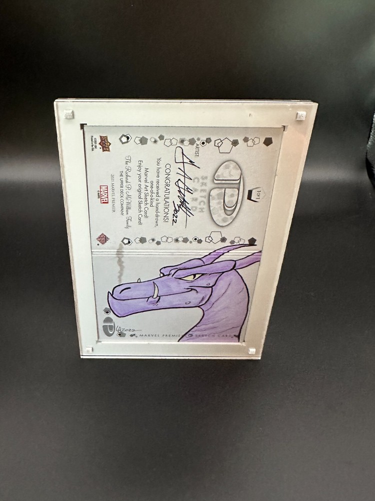 Marvel Magnetic Sketch Booklet Card Holder Display Case 2 Panel 1 Hinge White