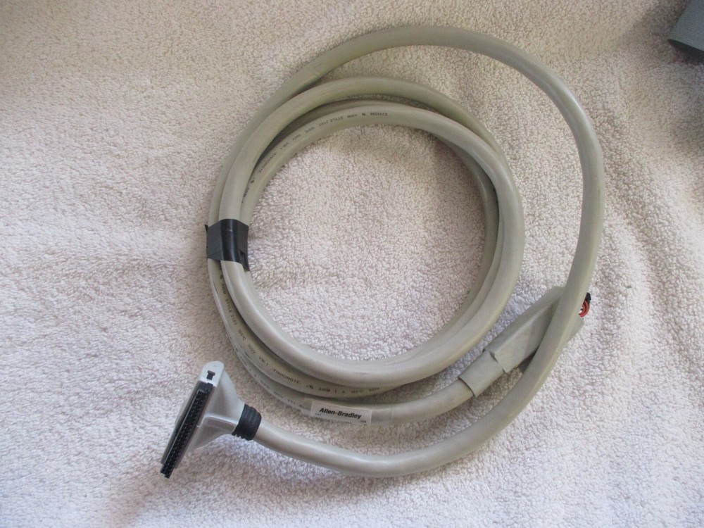 Allen Bradley Cable Assembly for Digital I/O Module 1492-CABLE025H Ser E