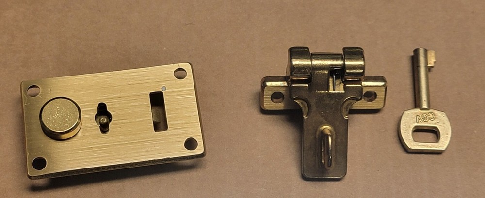 L1175 Locking Luggage Latch W/ Key