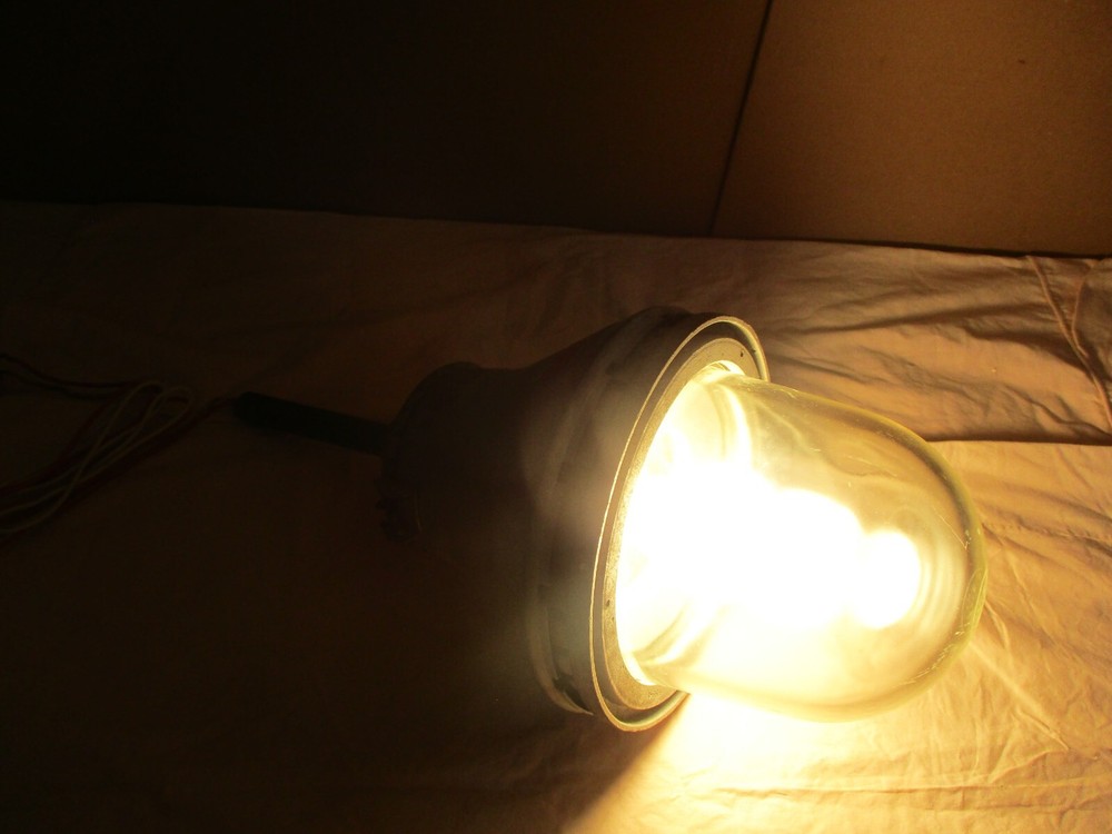 Appleton Electric Company 200W Vented Explosion Proof Light AA-51 Series