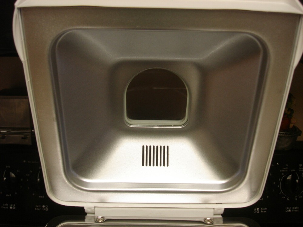 Breadman Bread Maker Machine Model TR-442, 8 Programs 3 Loaf Sizes + Yeast