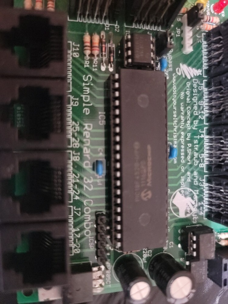 Simple Renard 32 Combo Holiday Lighting Controller Assembled