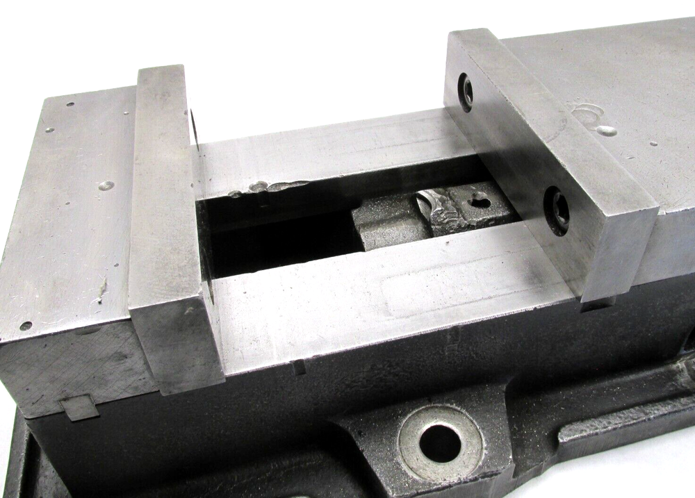 KURT ANGLOCK 6" MILLING MACHINE VISE w/ JAWS - #D60