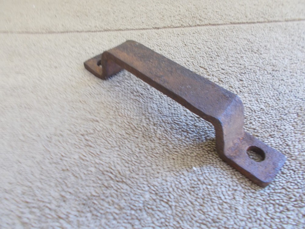 VINTAGE HANDLE CAST IRON DRAWER PULL BARN BLACKSMITH HAND MADE PRIMITIVE
