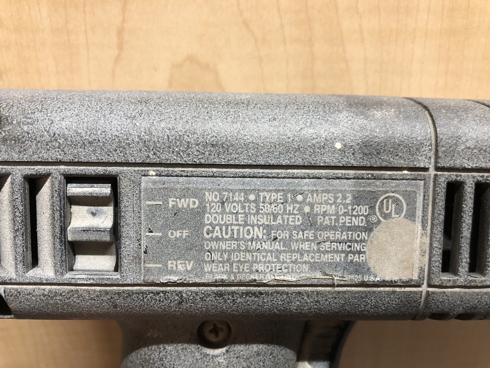 Black & Decker 3/8" Variable Speed Reversable Corded Drill Model 7144 with Chuck