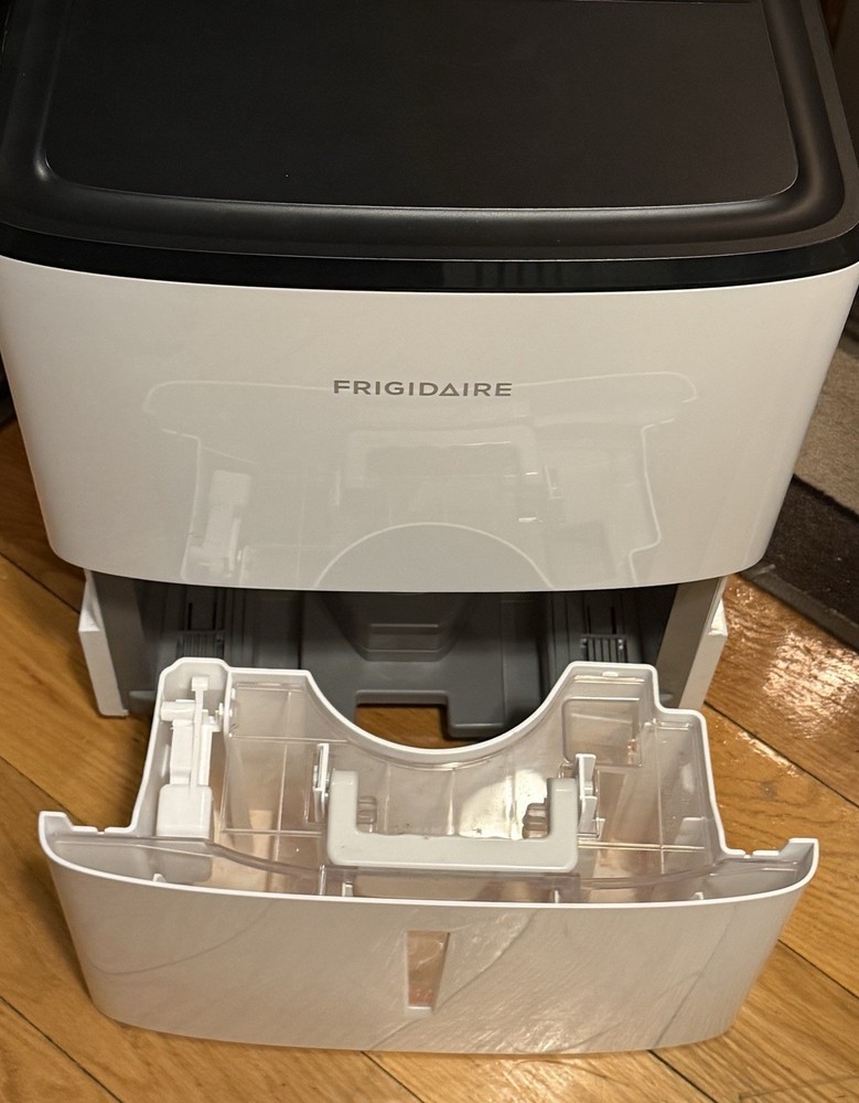 FRIGIDAIRE DEHUMIDIFIER FFAD2233W1 22-Pint Digital Timer Tested & Working