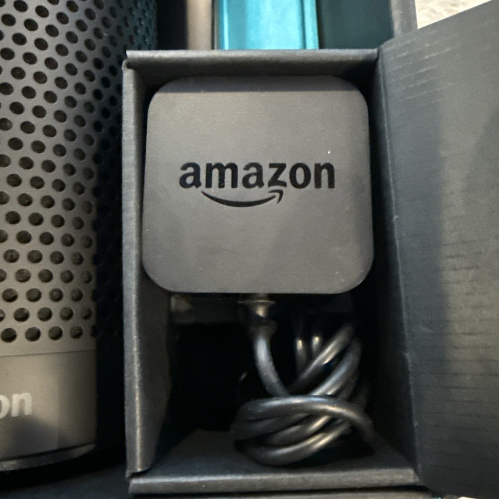Amazon Echo Black Wireless Alexa-Enabled Smart Speaker SK705DI Mint Condition