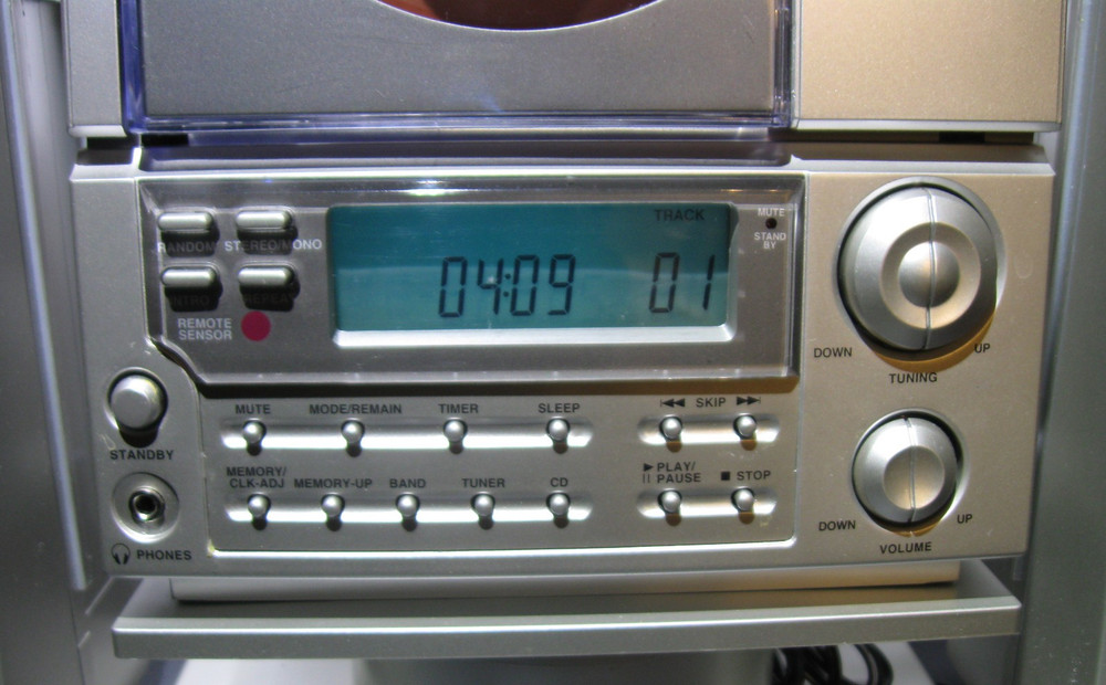 SHARPER IMAGE AM/FM Radio Vertical Compact disc DIGITAL AUDIO Model SO226