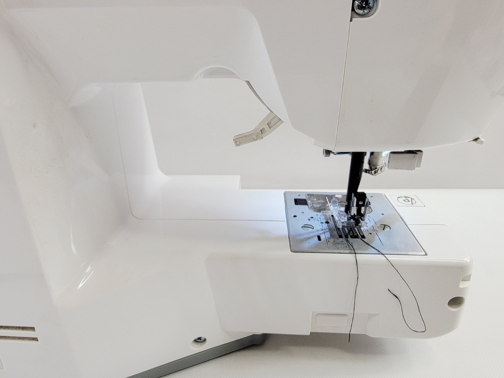 Singer Patchwork 7285 Sewing & Quilting Machine W/ Extension Table - VIDEO