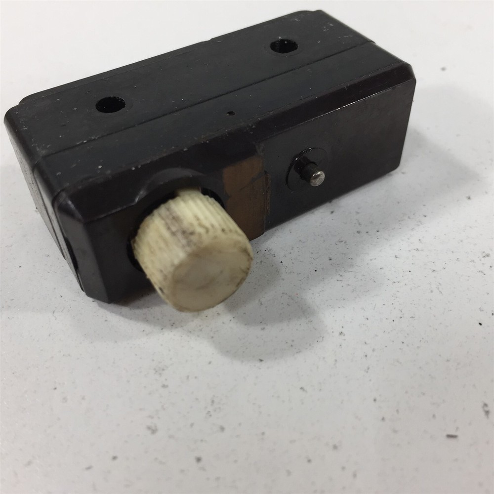 (1) Honeywell 10BS212 Microswitch