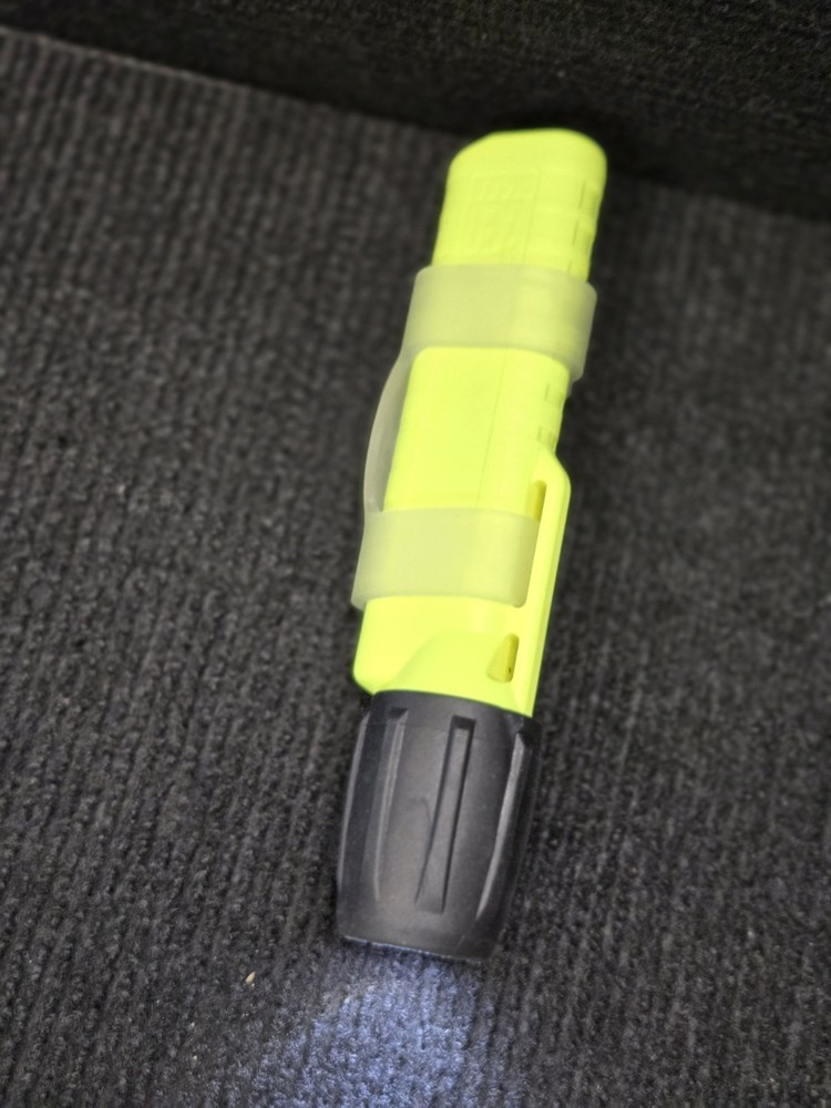 Underwater Kinetics Mini Q40 Flashlight