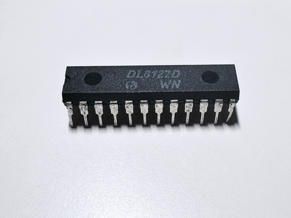 2PCS DL8127D RFT System Clock Generator Controller IC Z8000-compatible DIP-24