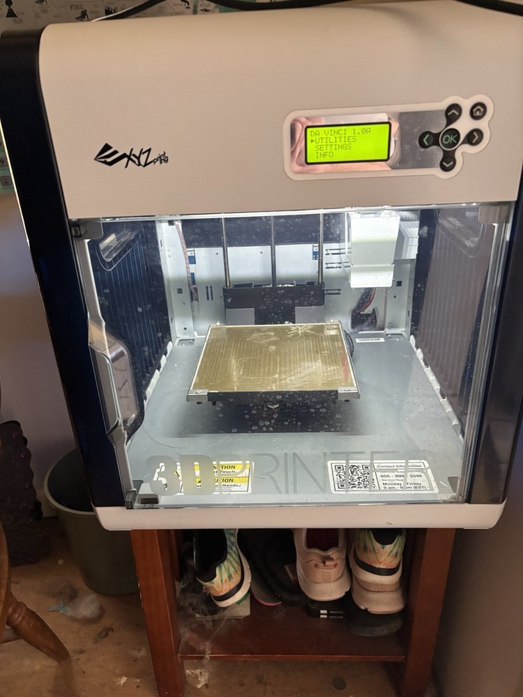 XYZprinting da Vinci 1.0A 3D Printer with Display Panel