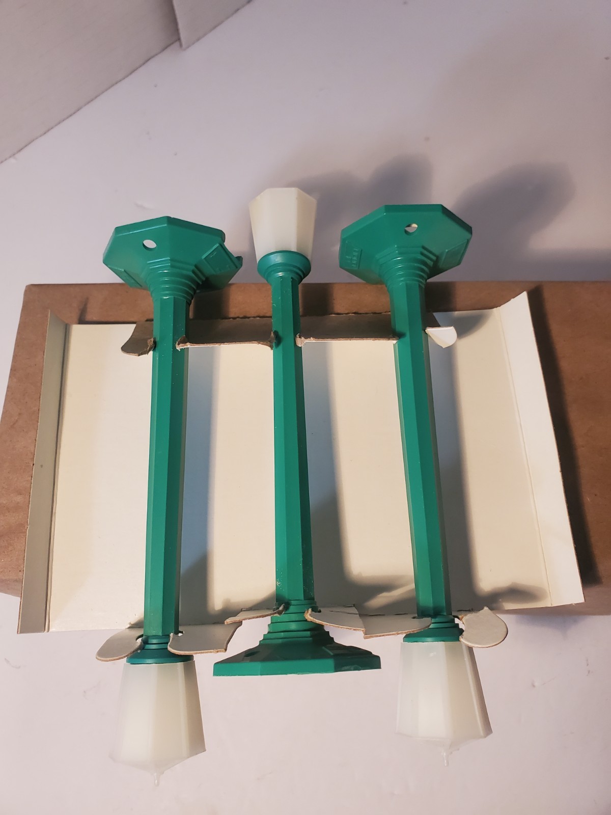 Lionel 6-2170 - 3 Operating Street Lamps In Original Box - New Never Used