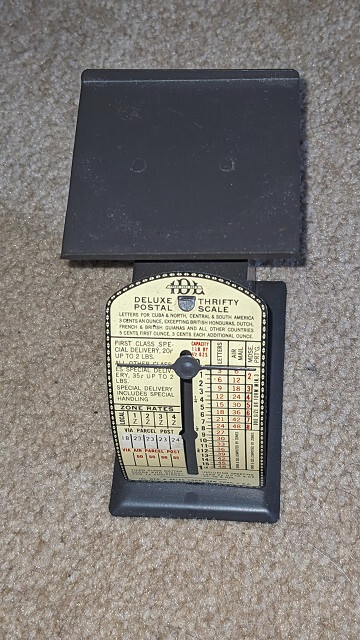 VINTAGE DELUXE THRIFTY POSTAL SCALE