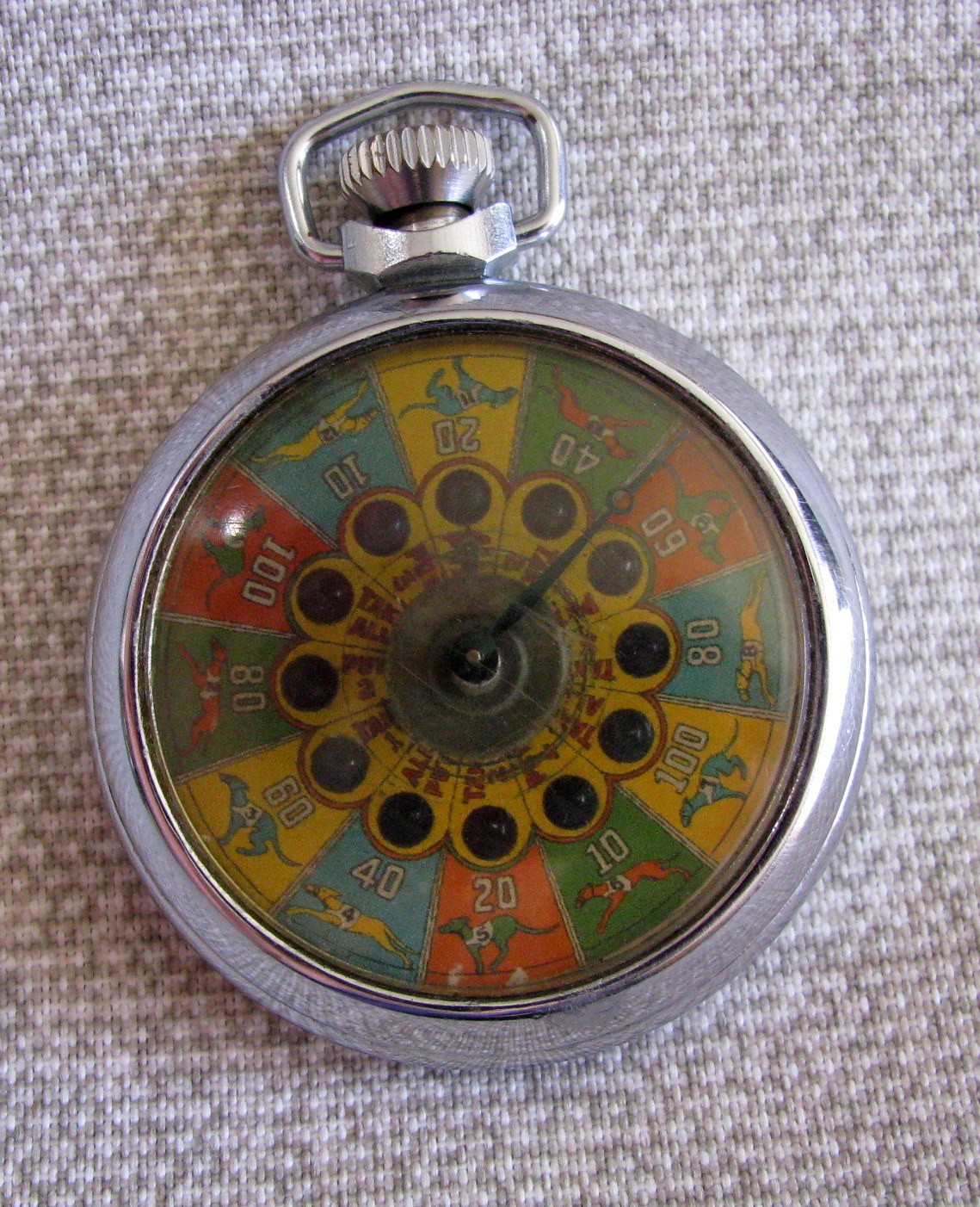 SCARCE PATTERN MECHANICAL GAMBLING DEVICE VINTAGE POCKET SIZE 12 DOGS / PUT+TAKE