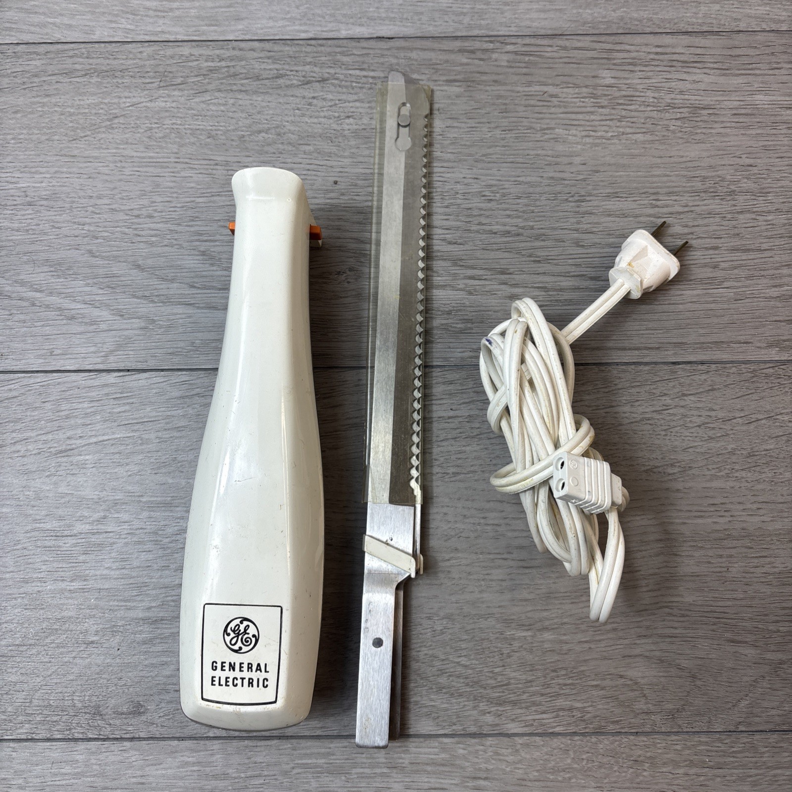 Vtg GE General Electric D4EK15 Kitchen Electric Slicing Knife White/Grey WORKS