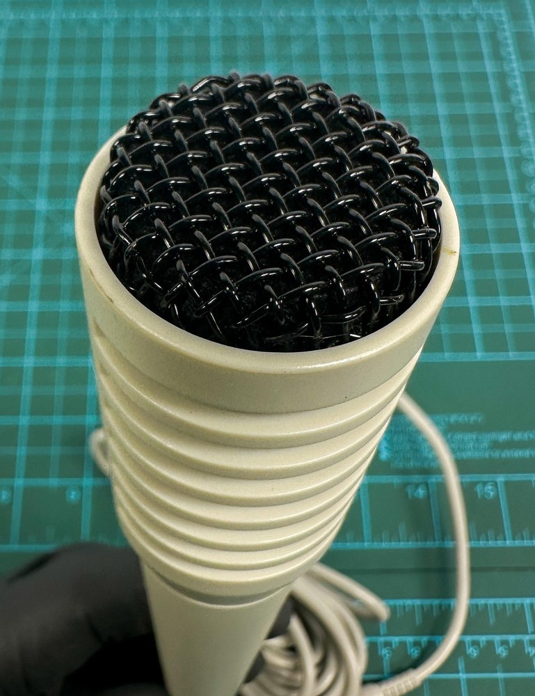 Labtec AM-22 Wired Handheld Microphone 3.5mm PC Desktop Mic Gray Mute Switch