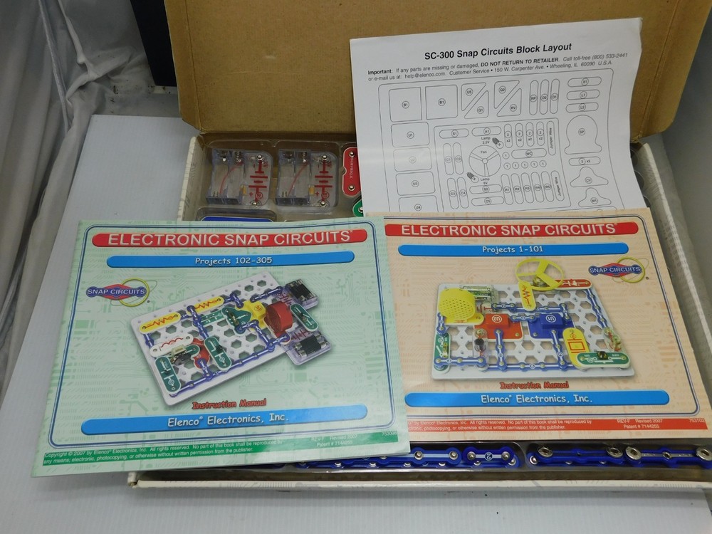 Elenco Electronic Snap Circuits Kit, SC-300, complete, 2007