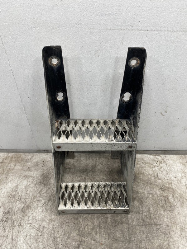 2004 Freightliner Columbia Frame Step (722-10305)